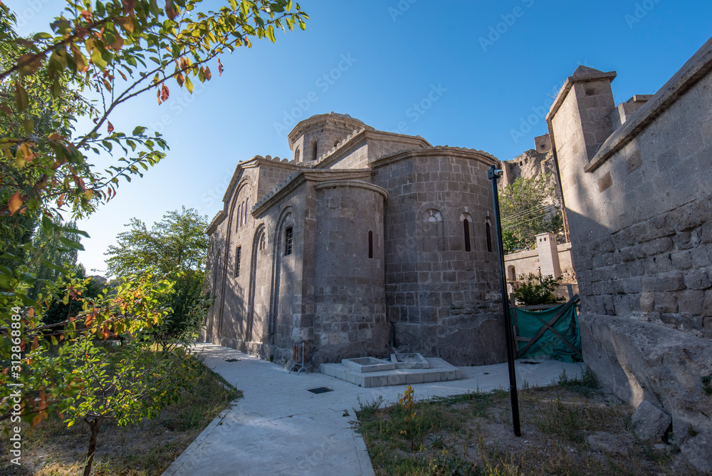 1000_F_312868884_JpsquYd4VJUWKeLy0t553s0l1yIq5m7F