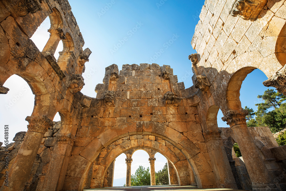 1000_F_465418151_IB3jObtEjxoZYP0U0OF3LT44STLJL4to