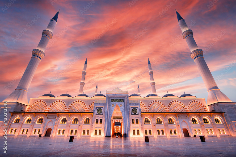 1000_F_430313548_5nKczXTojNKfoJZiNQDdDuwiAcraWmGR