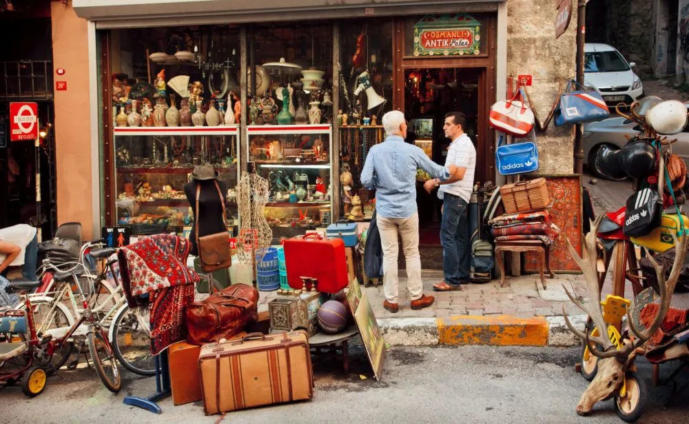 Antique-Shop-In-Turkey-scaled-e1659202900931