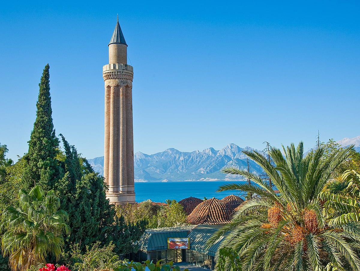 Yivli_Minaret_Mosque_Antalya