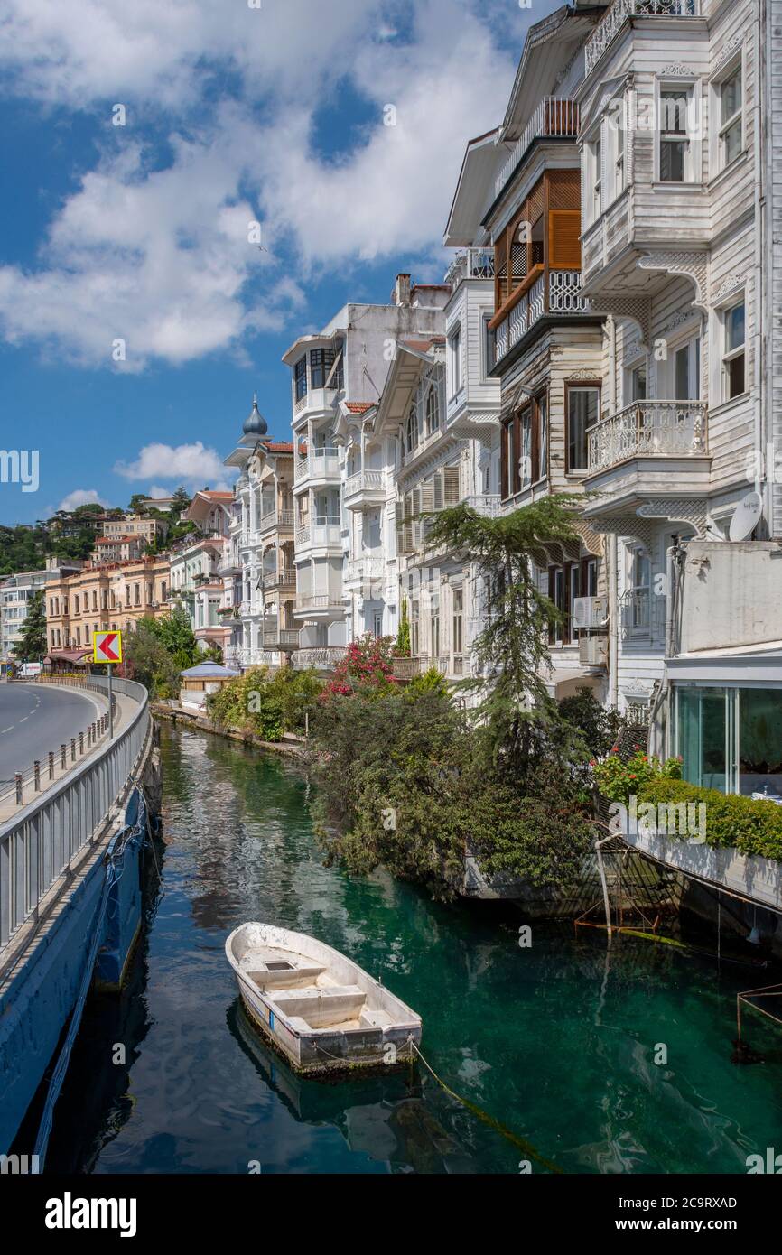 arnavutkoy-neighborhood-in-besiktas-district-of-istanbul-turkey-2C9RXAD