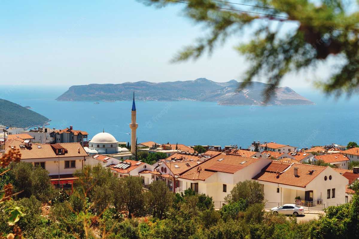 beautiful-view-turquoise-sea-with-mosque-turkish-houses-foreground-resort-town-kas-turkey-seascape-turkey_161475-110_20220506194735
